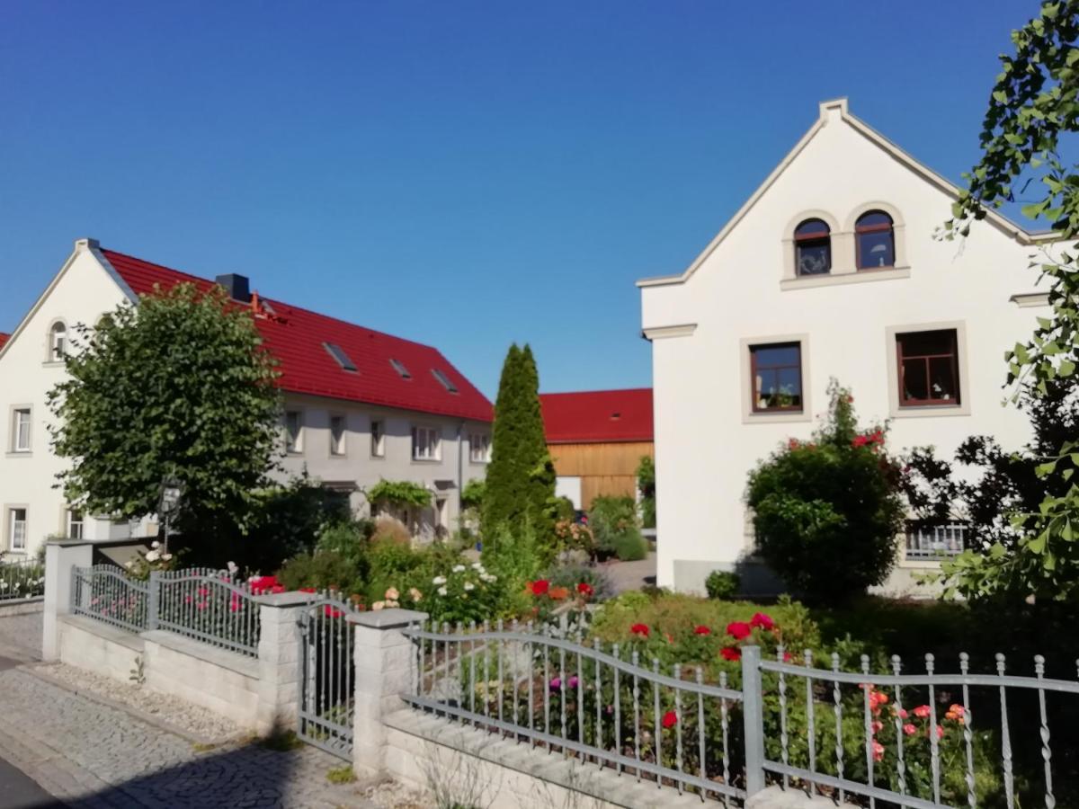 Ferienhof Graefe - 3-Seiten Hof Mit Grossem Garten, Pool & Sauna Meißen Dış mekan fotoğraf